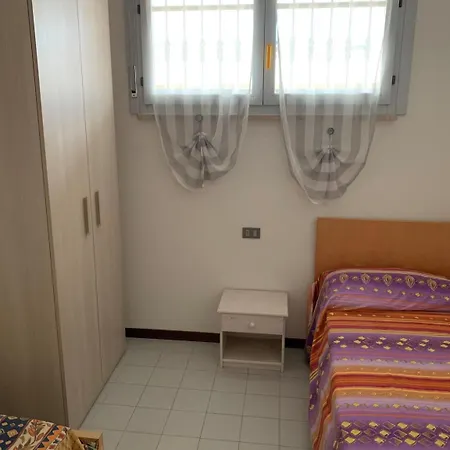 Beautifully Renovated Flat With Shared Pool *