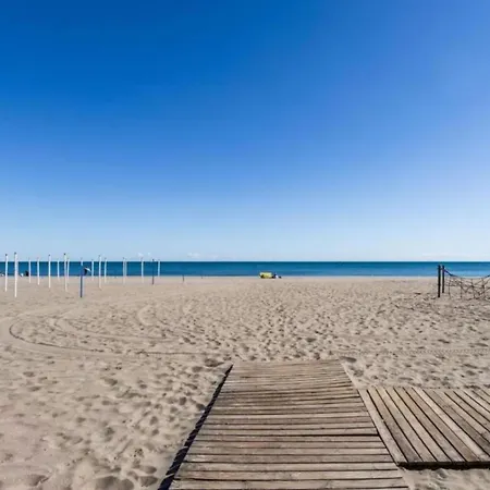 Apartamento Beautifully Renovated Flat With Shared Pool *