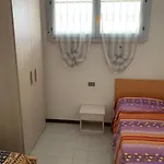 Beautifully Renovated Flat With Shared Pool *