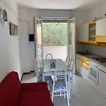 Beautifully Renovated Flat With Shared Pool Apartamento *