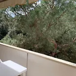 Beautifully Renovated Flat With Shared Pool *