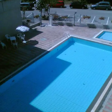 Апартаменты Beautifully Renovated Flat With Shared Pool *